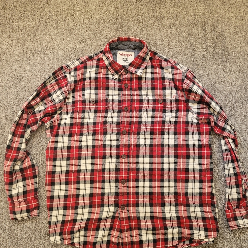 Wrangler Men's Red and Black Plaid Button Down Flannel Shirt